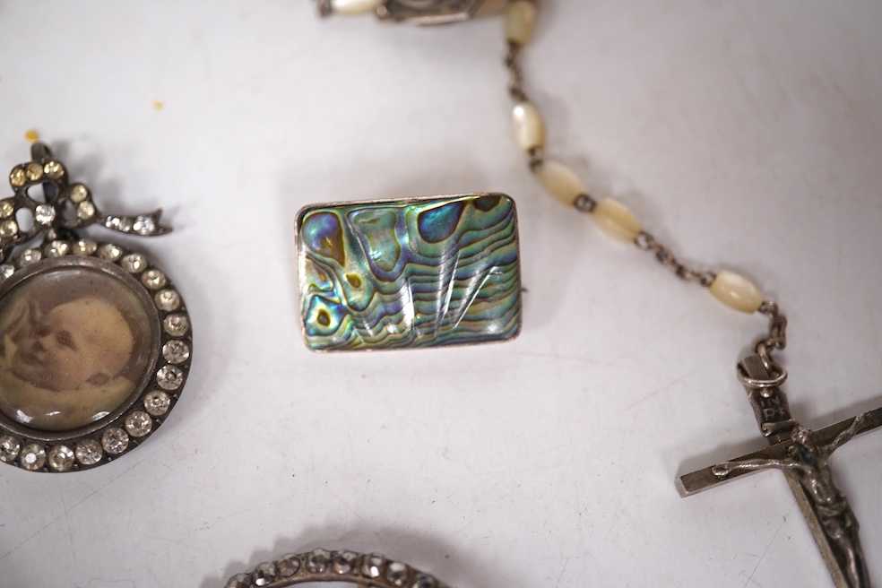 A small quantity of assorted mainly costume jewellery and other items, including a paste set buckle, two cut steel ornaments, a 10k and cultured pearl set ring, enamelled pencil, tortoiseshell lorgnettes, an Edward I Iri